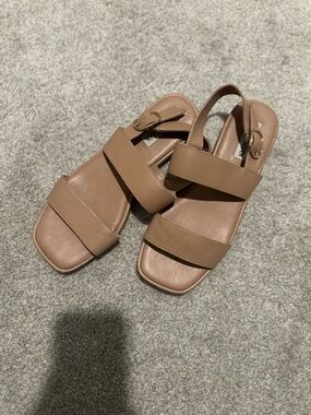 Women’s Nude Leather Slingback Sandals - Stylish Everyday Comfort